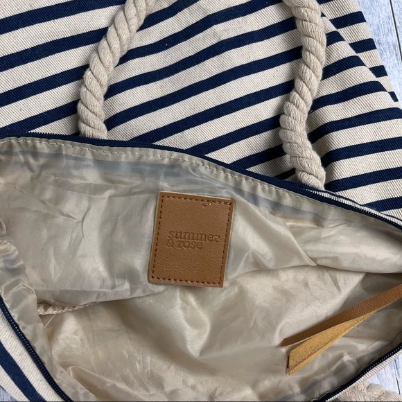 SUMMER & ROSE TOTE IN WHITE AND NAVY STRIPES W/ ROPE HANDLE & SATIN LINING - Picture 6 of 8